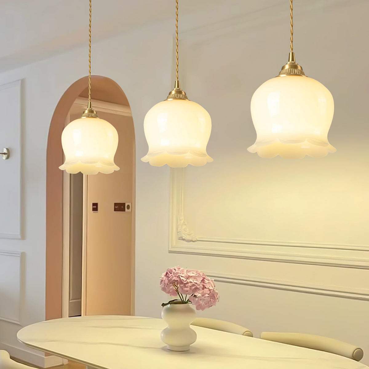 Veloza Pendelleuchte aus Messing und Kunstharz im Glam-Stil