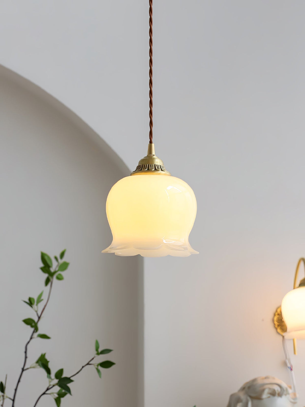 Veloza Pendelleuchte aus Messing und Kunstharz im Glam-Stil