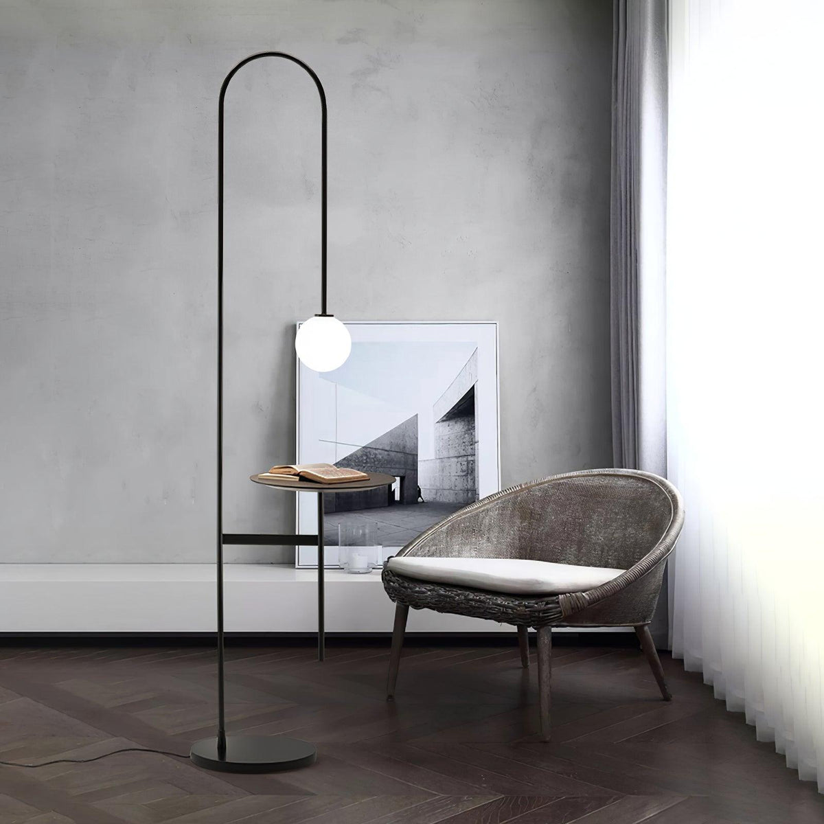 Celonce Stehleuchte aus Glas im minimalistischen Stil