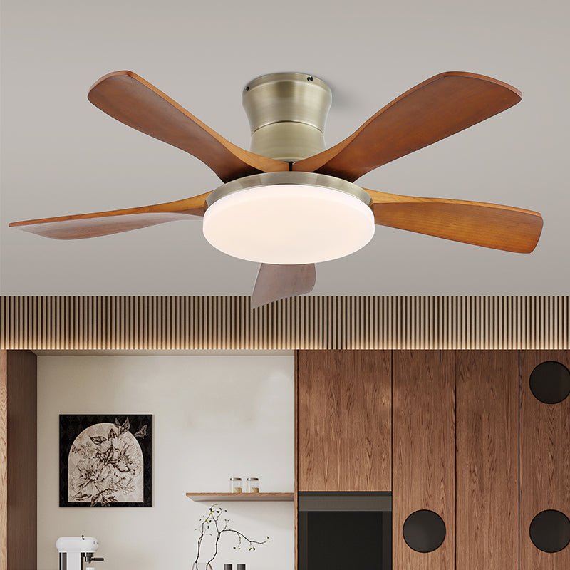 Elveora Deckenventilator mit Beleuchtung aus Messing und Holz