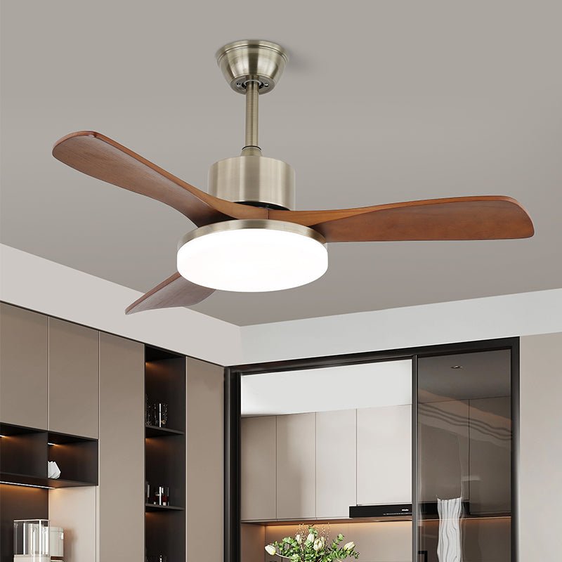 Elveora Deckenventilator mit Beleuchtung aus Messing und Holz