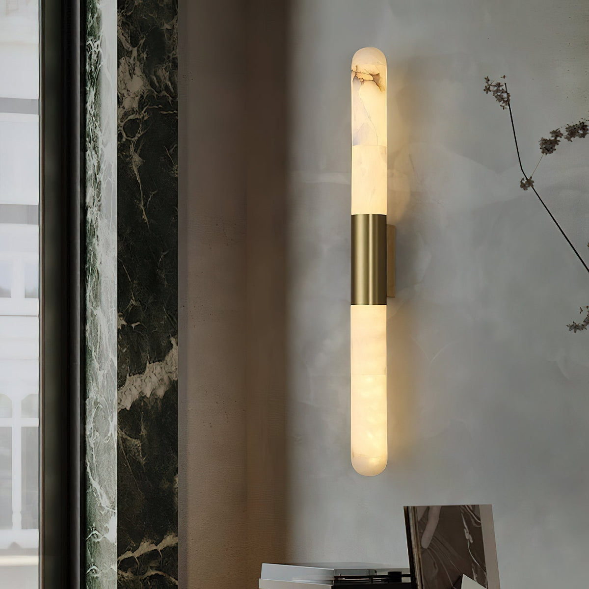 Eireaya Line Alabaster-Röhren-Wandleuchte