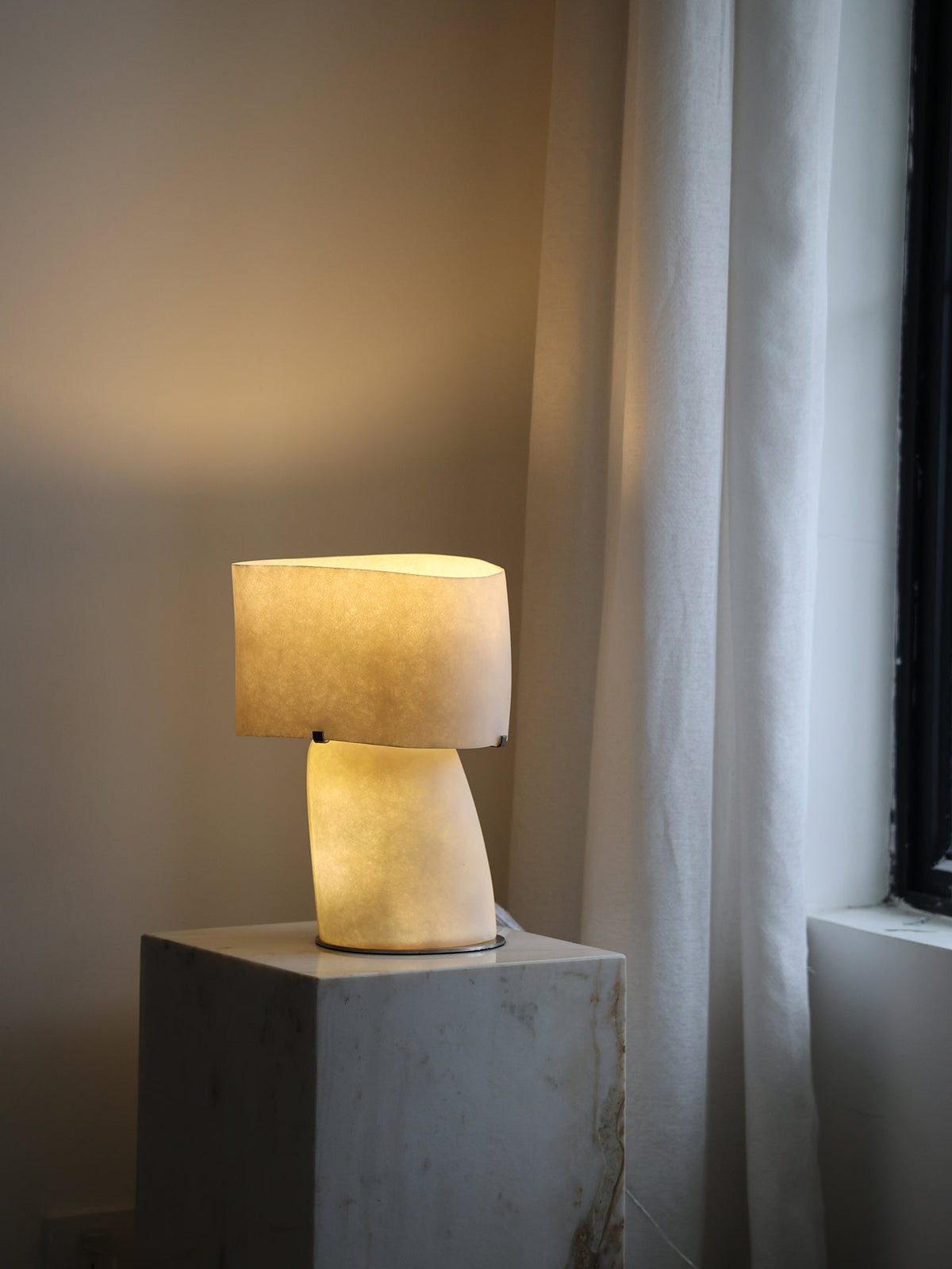 Lirvyn Tischlampe