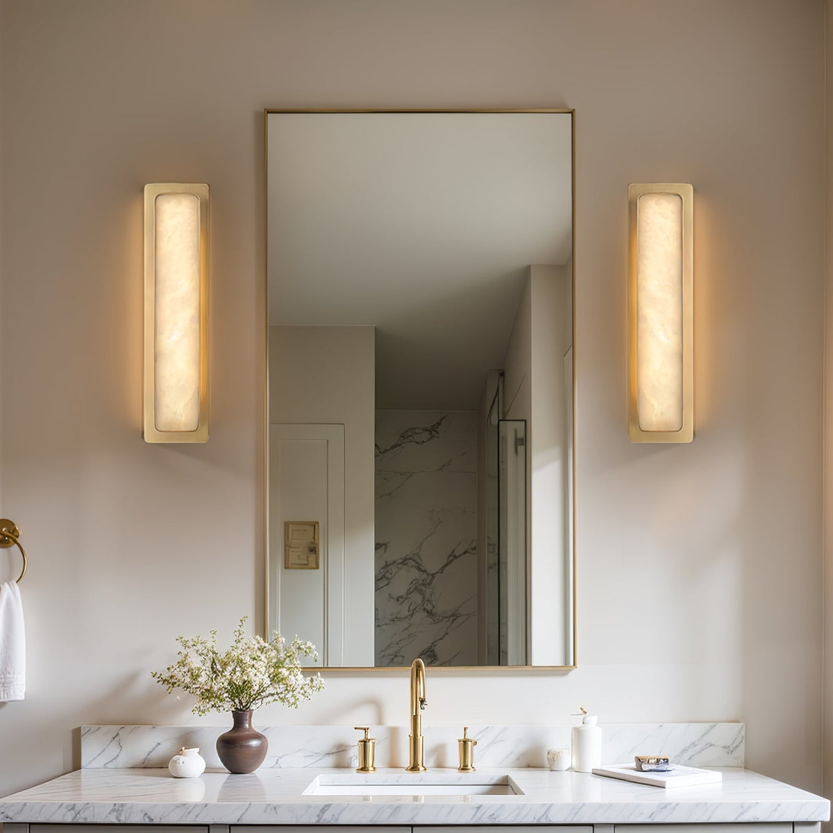 Karix Linear Alabaster Wandleuchte