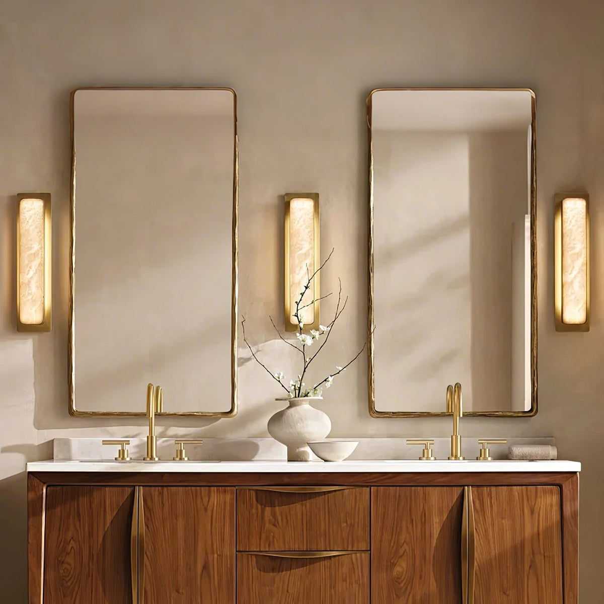 Karix Linear Alabaster Wandleuchte