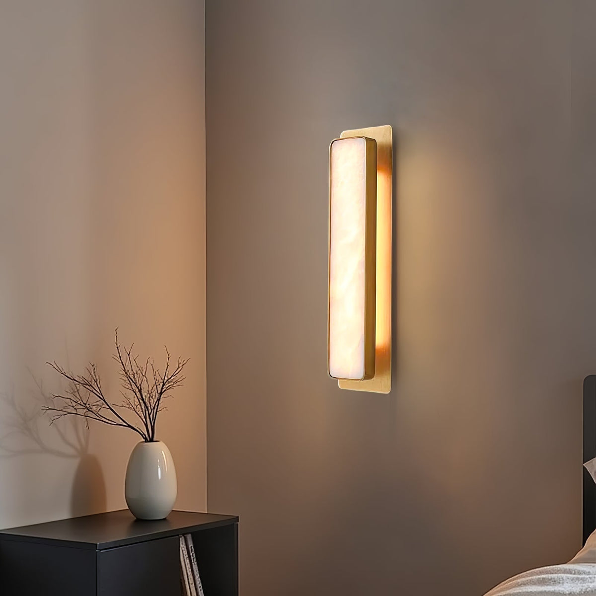 Karix Linear Alabaster Wandleuchte