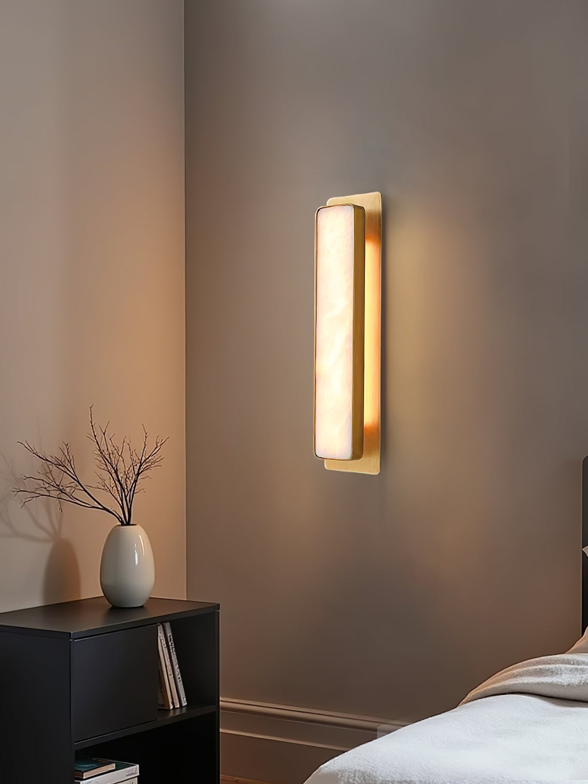 Karix Linear Alabaster Wandleuchte