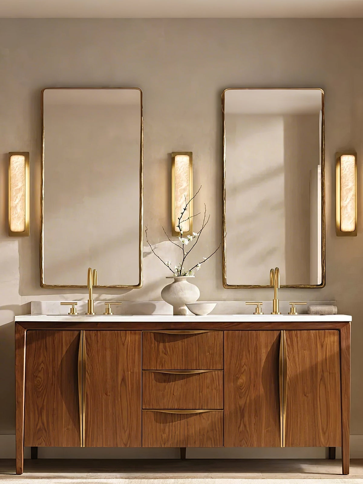 Karix Linear Alabaster Wandleuchte