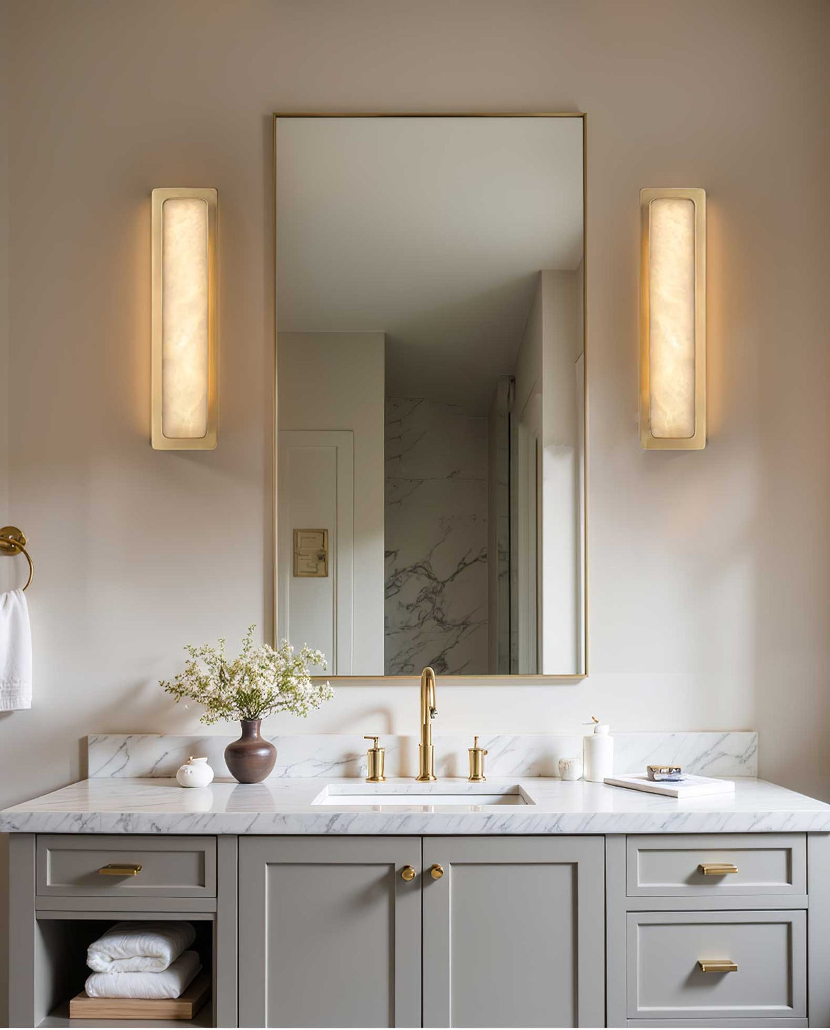 Karix Linear Alabaster Wandleuchte