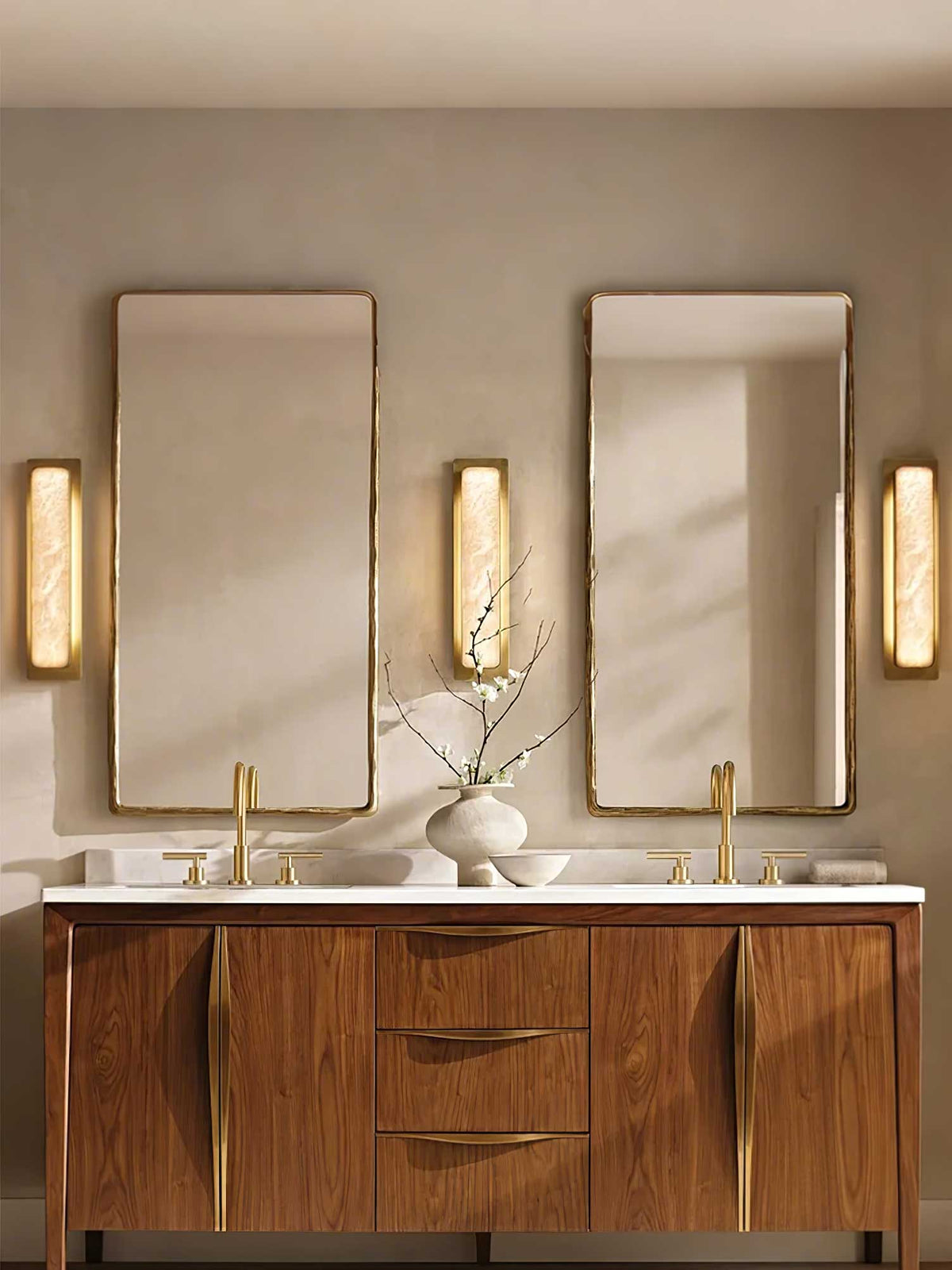 Karix Linear Alabaster Wandleuchte