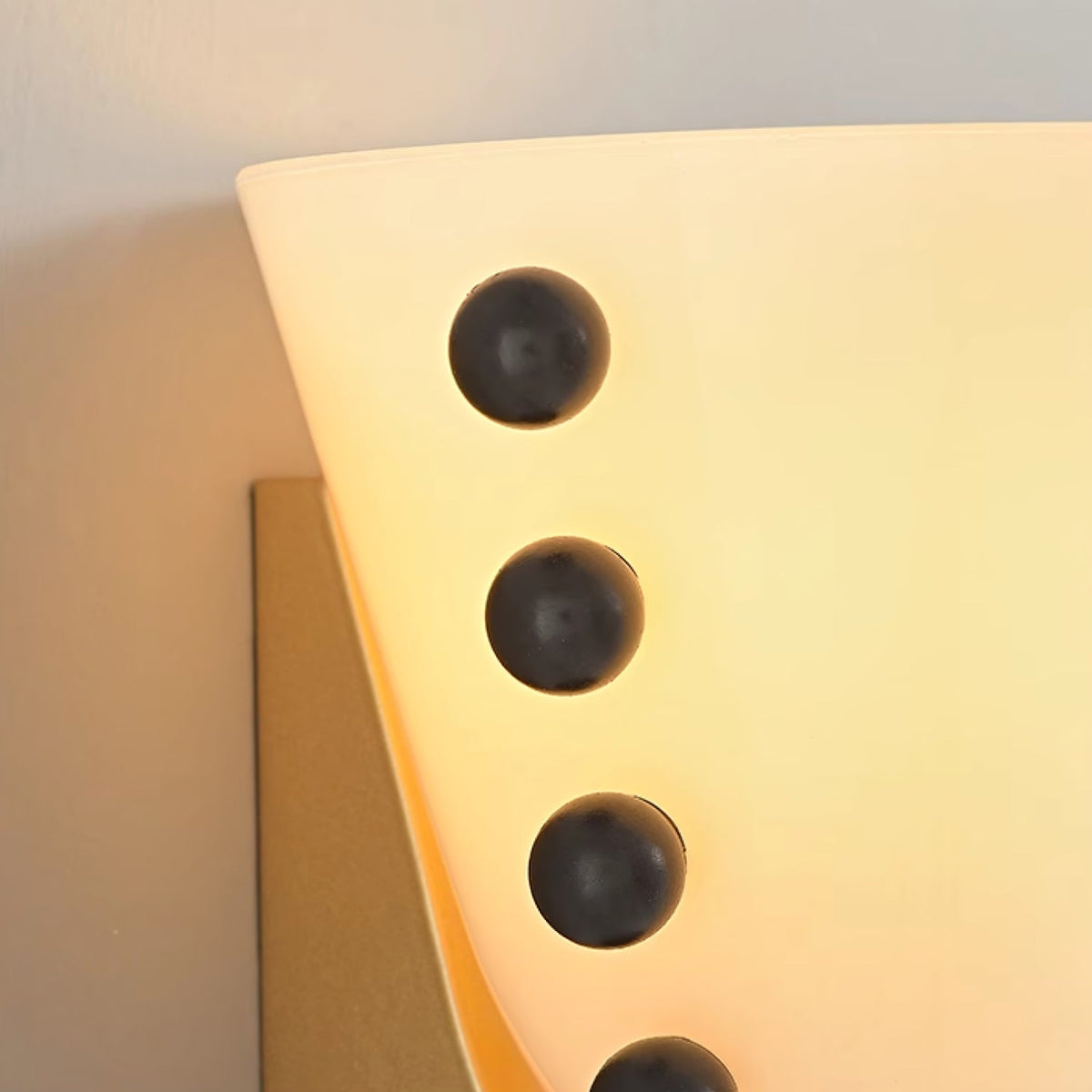Dominic Minimalistische Wandleuchte aus Glas