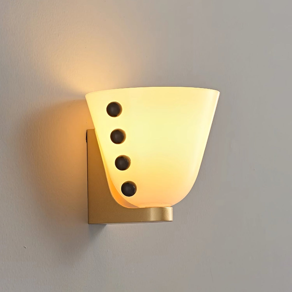 Dominic Minimalistische Wandleuchte aus Glas