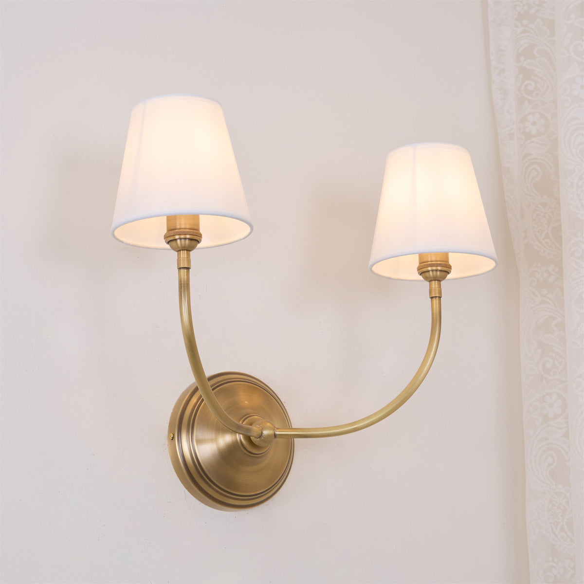 Victor Wandleuchte in Schwarzbronze mit Stoffschirm