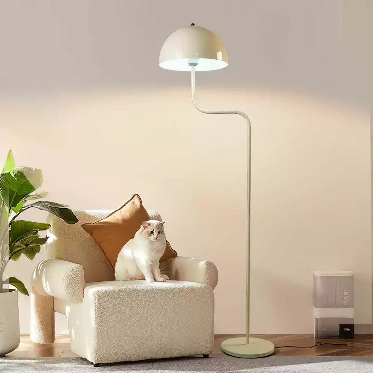 Narain Stehleuchte aus Glas im minimalistischen Stil