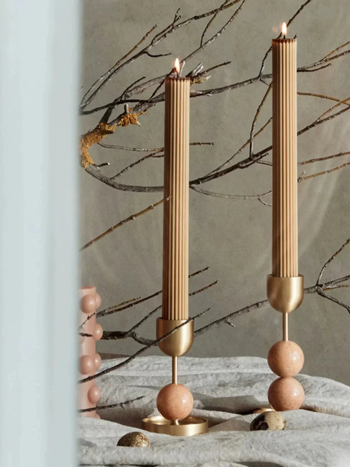 Fuldo Verdant Sphere Candle Holder gebürstetes Messing Akzent Mid-Century-Stil