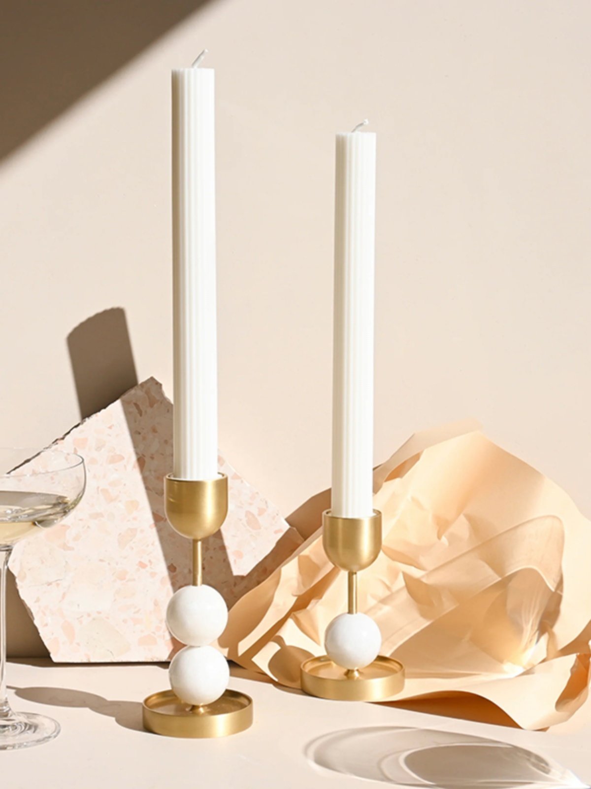 Fuldo Verdant Sphere Candle Holder gebürstetes Messing Akzent Mid-Century-Stil