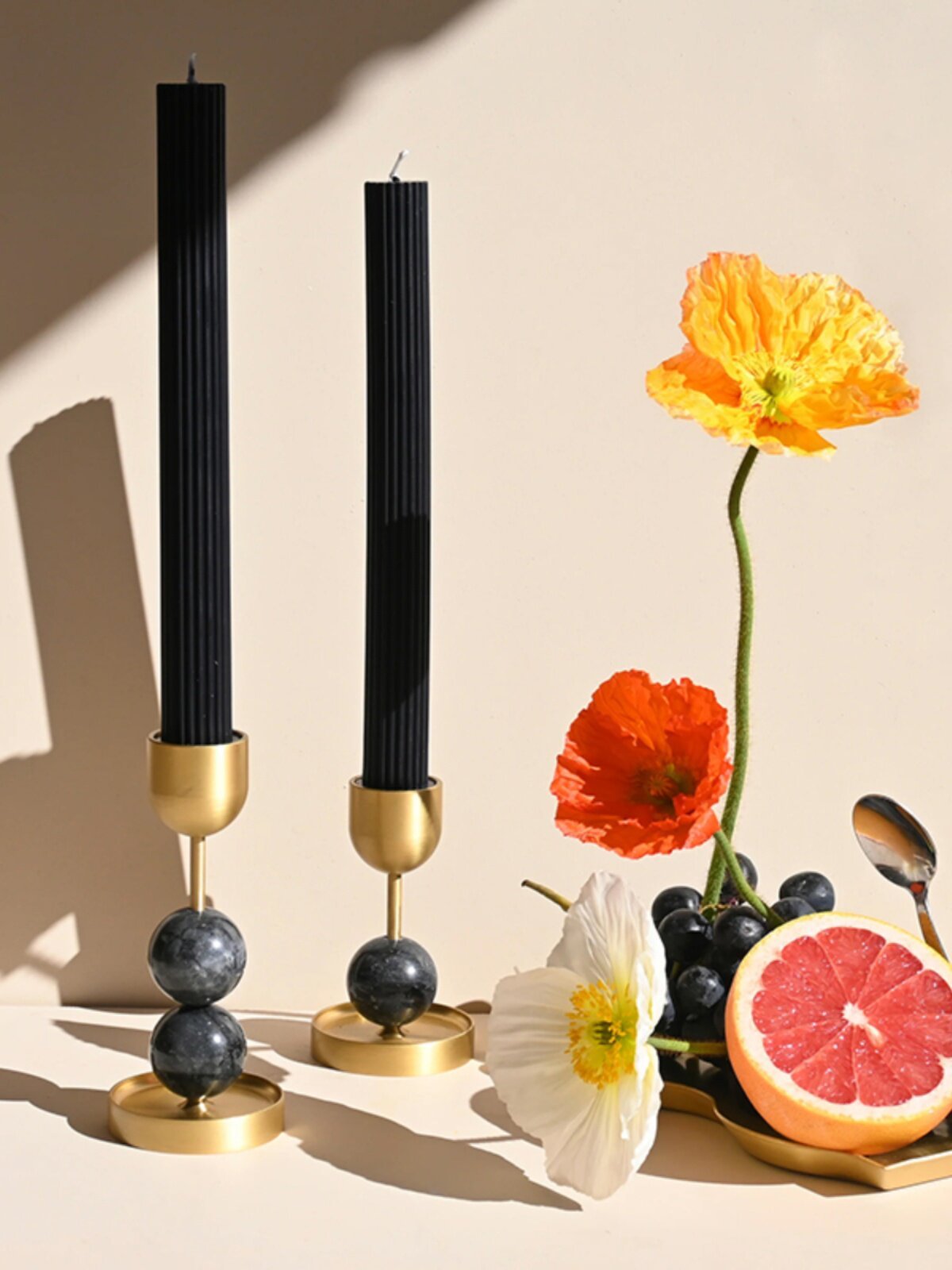Fuldo Verdant Sphere Candle Holder gebürstetes Messing Akzent Mid-Century-Stil