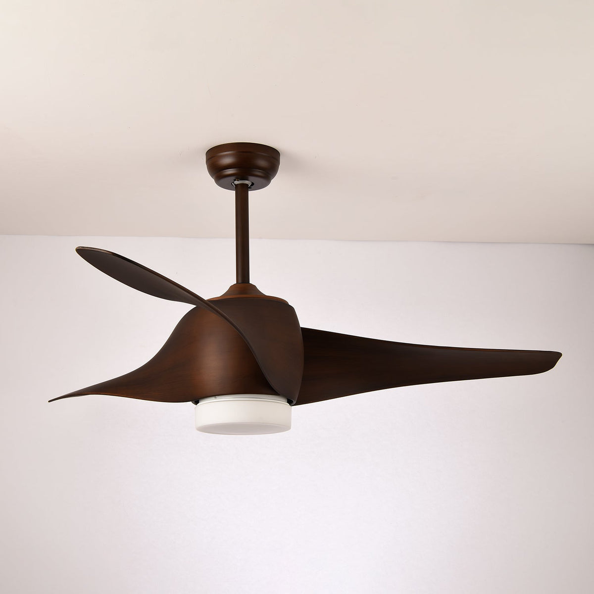 Umber Deckenventilator mit Beleuchtung