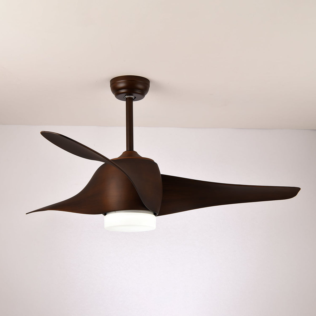 Umber Deckenventilator mit Beleuchtung
