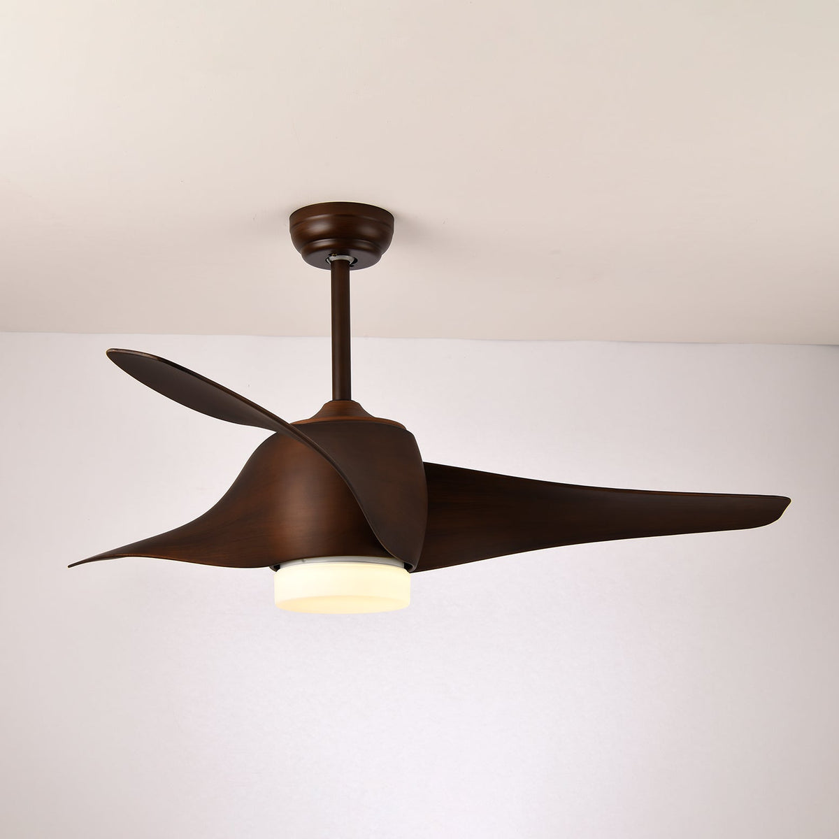 Umber Deckenventilator mit Beleuchtung