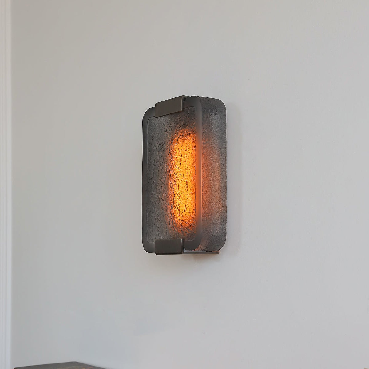 Nirelise Wandleuchte aus Kunstharz