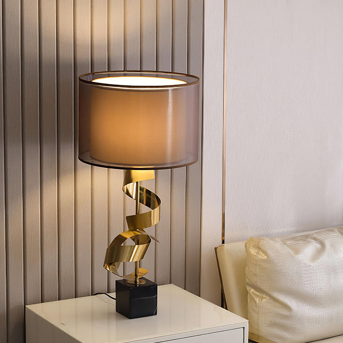 Seraph Luxe Tischleuchte aus Stoff