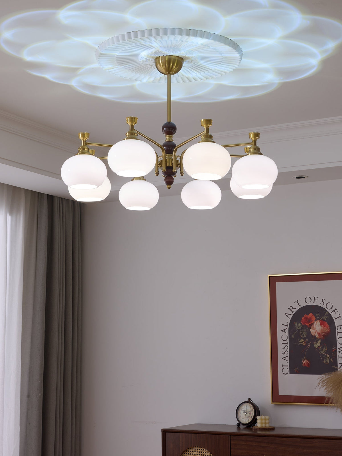 Aursolos Kronleuchter aus Holz und Glas im traditionellen Stil