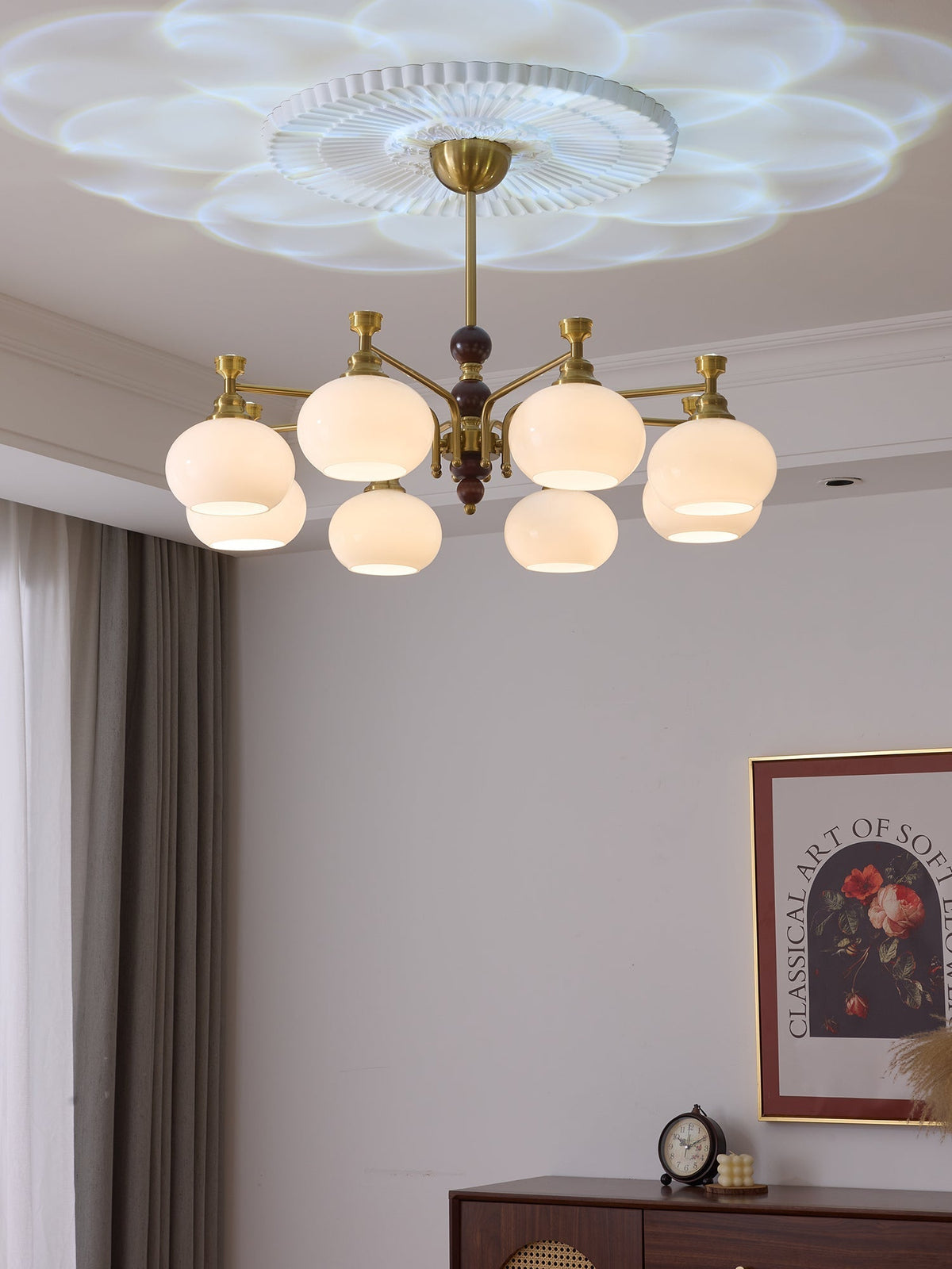 Aursolos Kronleuchter aus Holz und Glas im traditionellen Stil