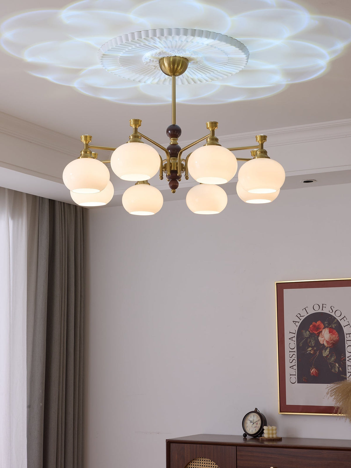 Aursolos Kronleuchter aus Holz und Glas im traditionellen Stil
