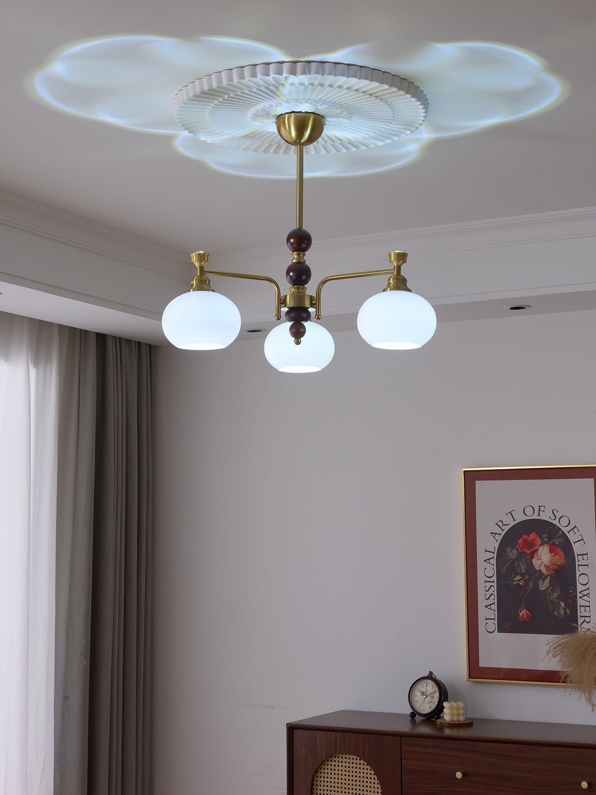 Aursolos Kronleuchter aus Holz und Glas im traditionellen Stil
