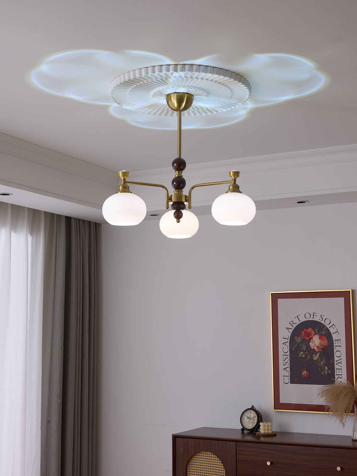 Aursolos Kronleuchter aus Holz und Glas im traditionellen Stil