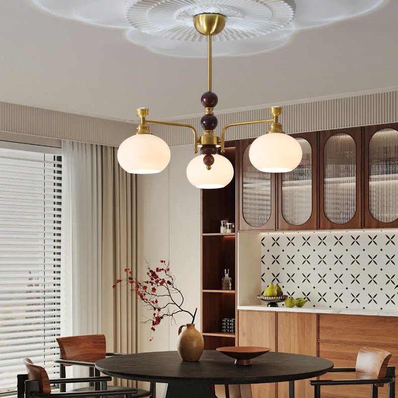 Aursolos Kronleuchter aus Holz und Glas im traditionellen Stil