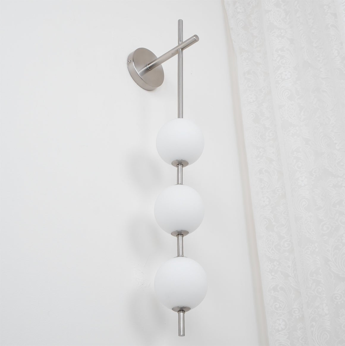 Ilraeia vertikale Kugel-Wandleuchte mit Stecker