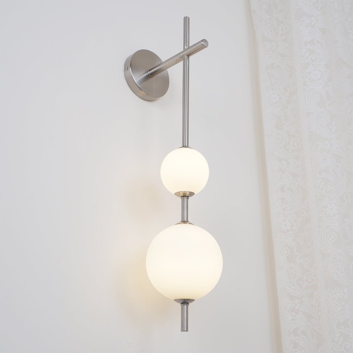 Ilraeia vertikale Kugel-Wandleuchte mit Stecker
