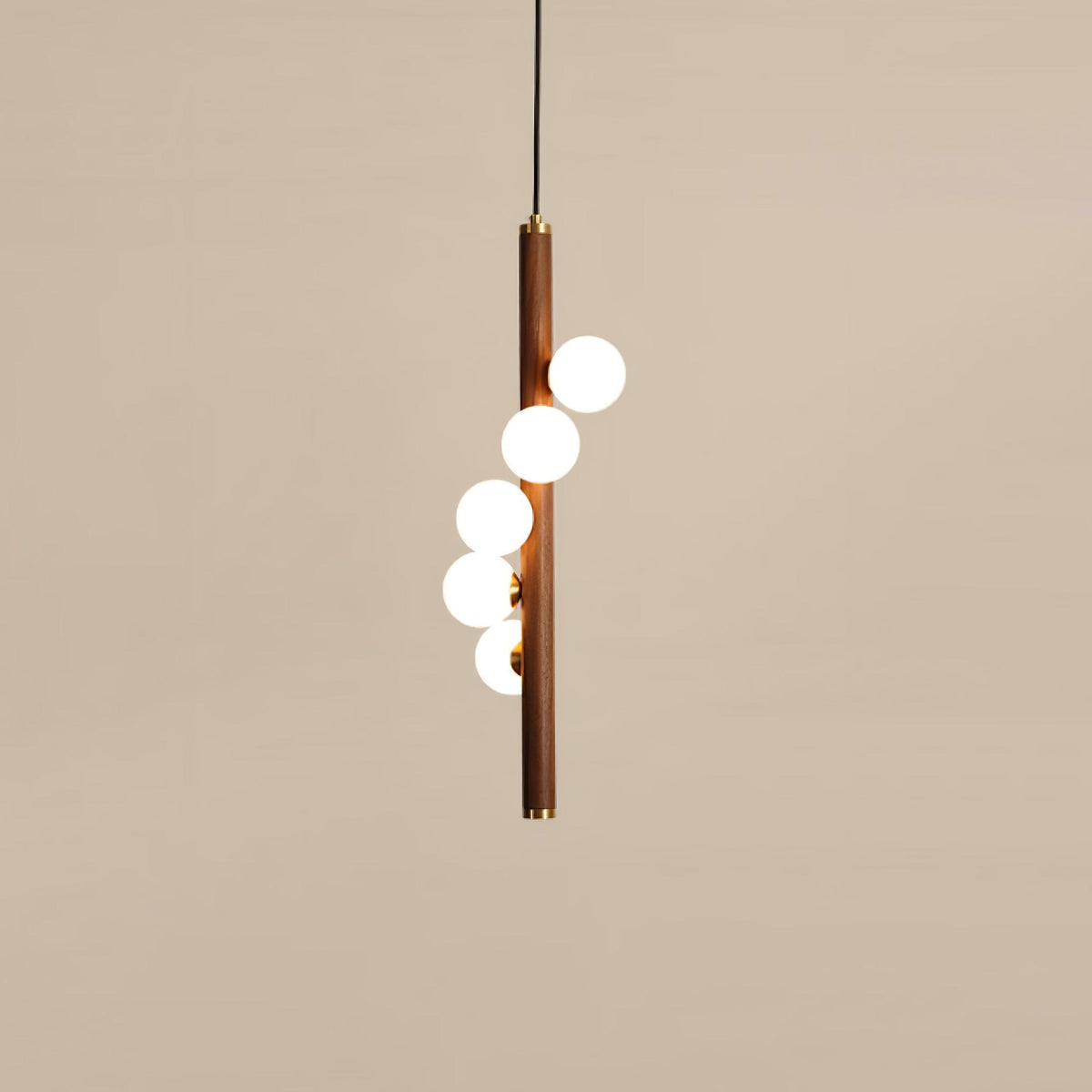 Rinenena Pendelleuchte aus Holz mit Glaskugeln linear
