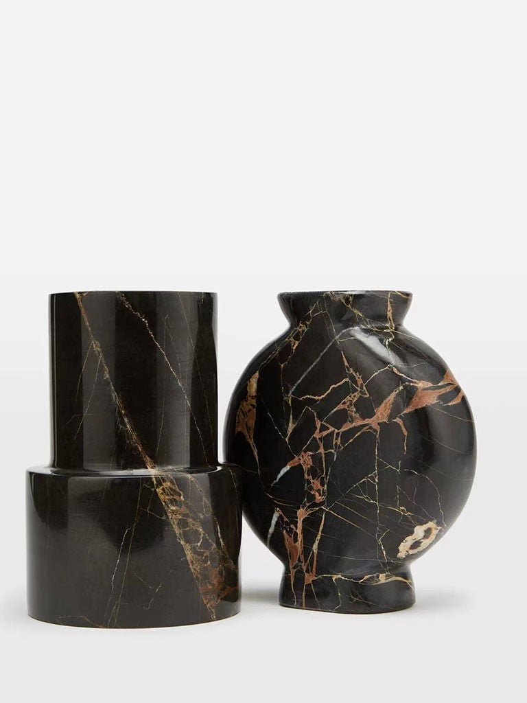 Gravion Vasen aus Marmor