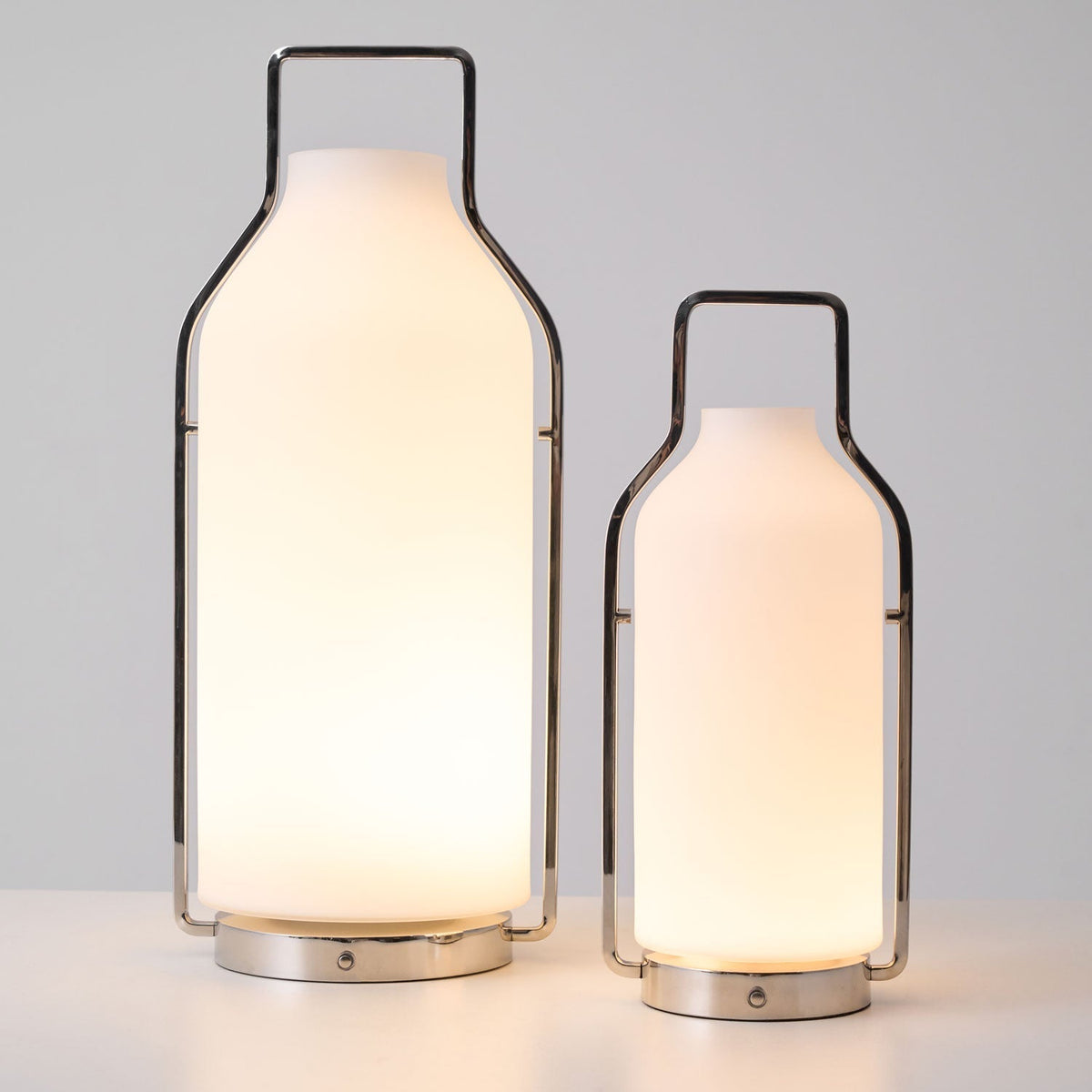 Solace Tischlampe im Minimalisten-Stil