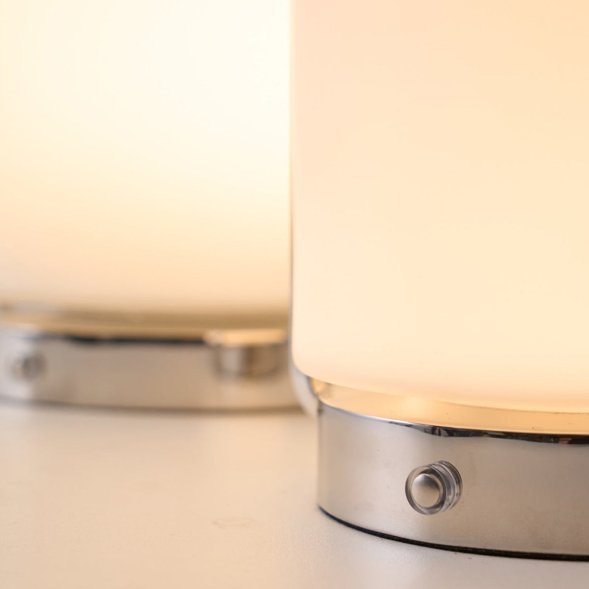 Solace Tischlampe im Minimalisten-Stil