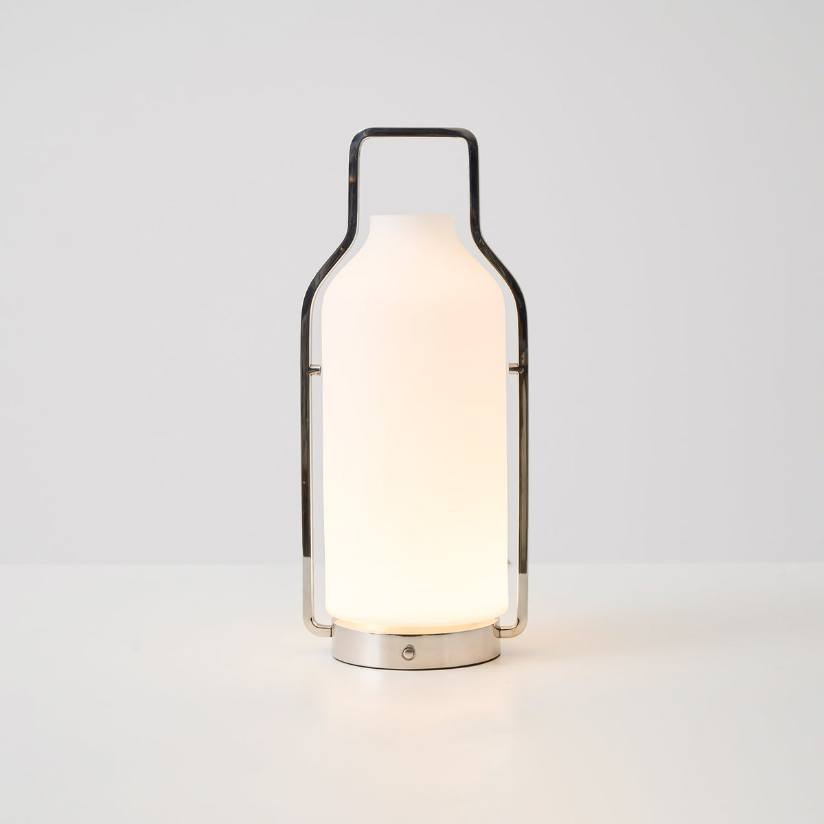 Solace Tischlampe im Minimalisten-Stil