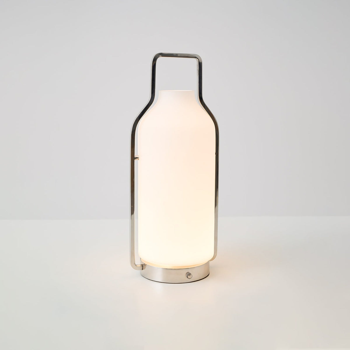 Solace Tischlampe im Minimalisten-Stil