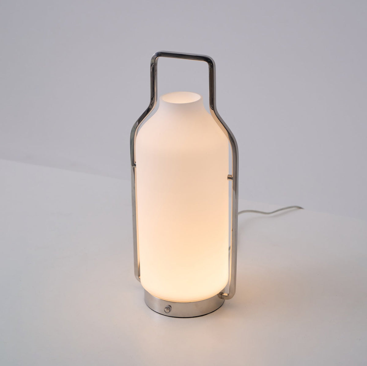 Solace Tischlampe im Minimalisten-Stil