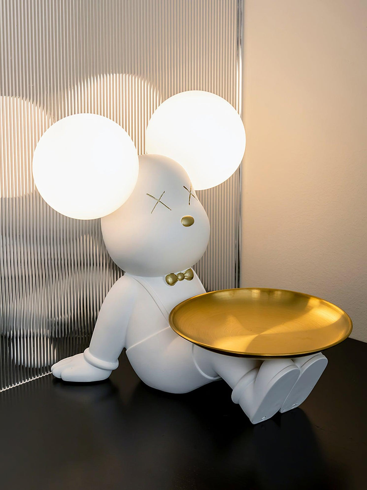 Wondel Kunstharz-Tischlampe in künstlerischer Ausführung