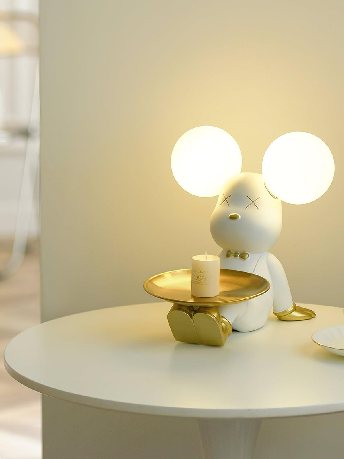 Wondel Kunstharz-Tischlampe in künstlerischer Ausführung