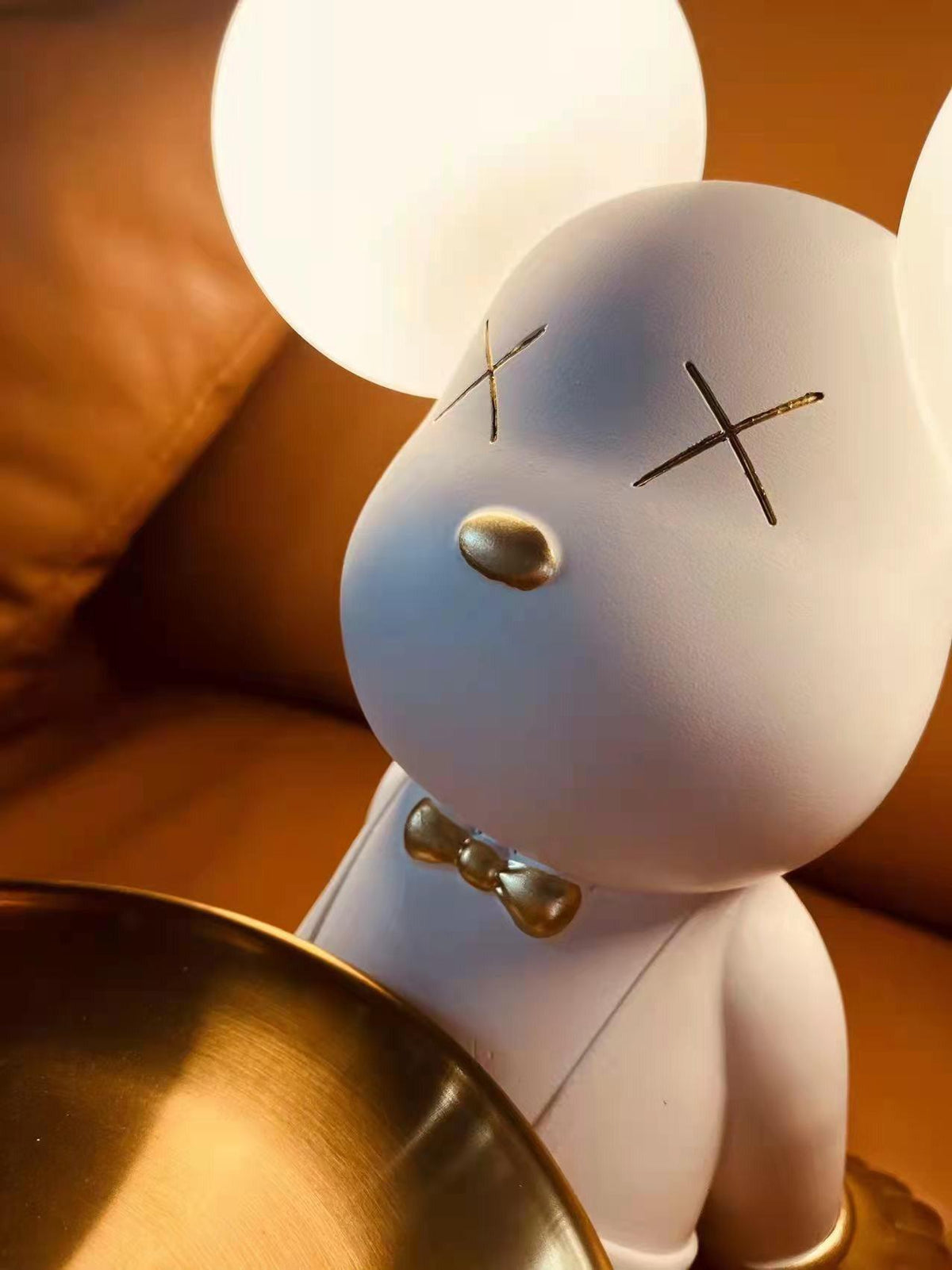 Wondel Kunstharz-Tischlampe in künstlerischer Ausführung