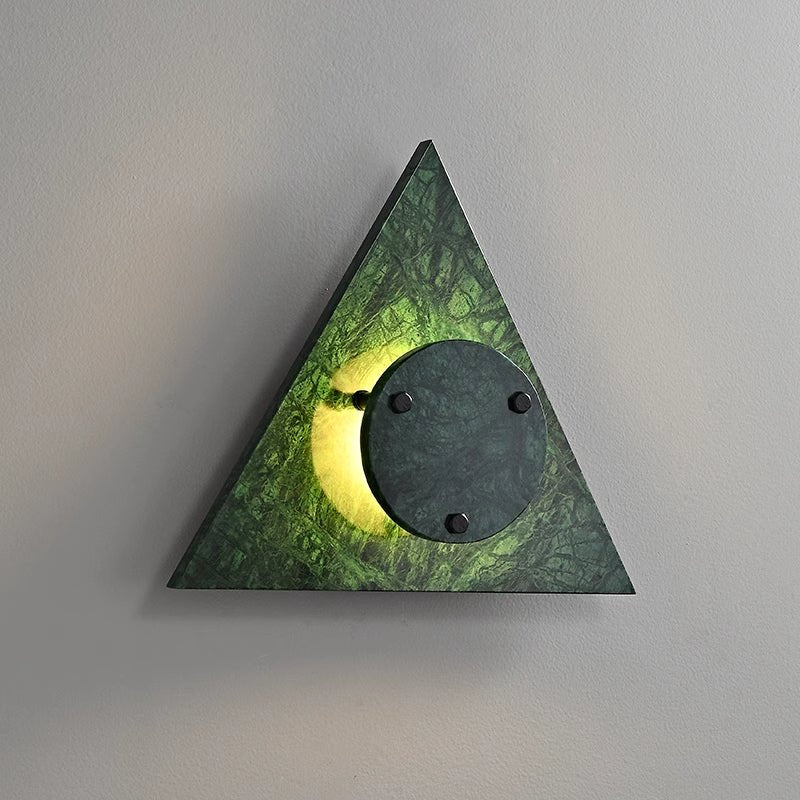 Pyramid Wandleuchte aus rustikalem Marmor