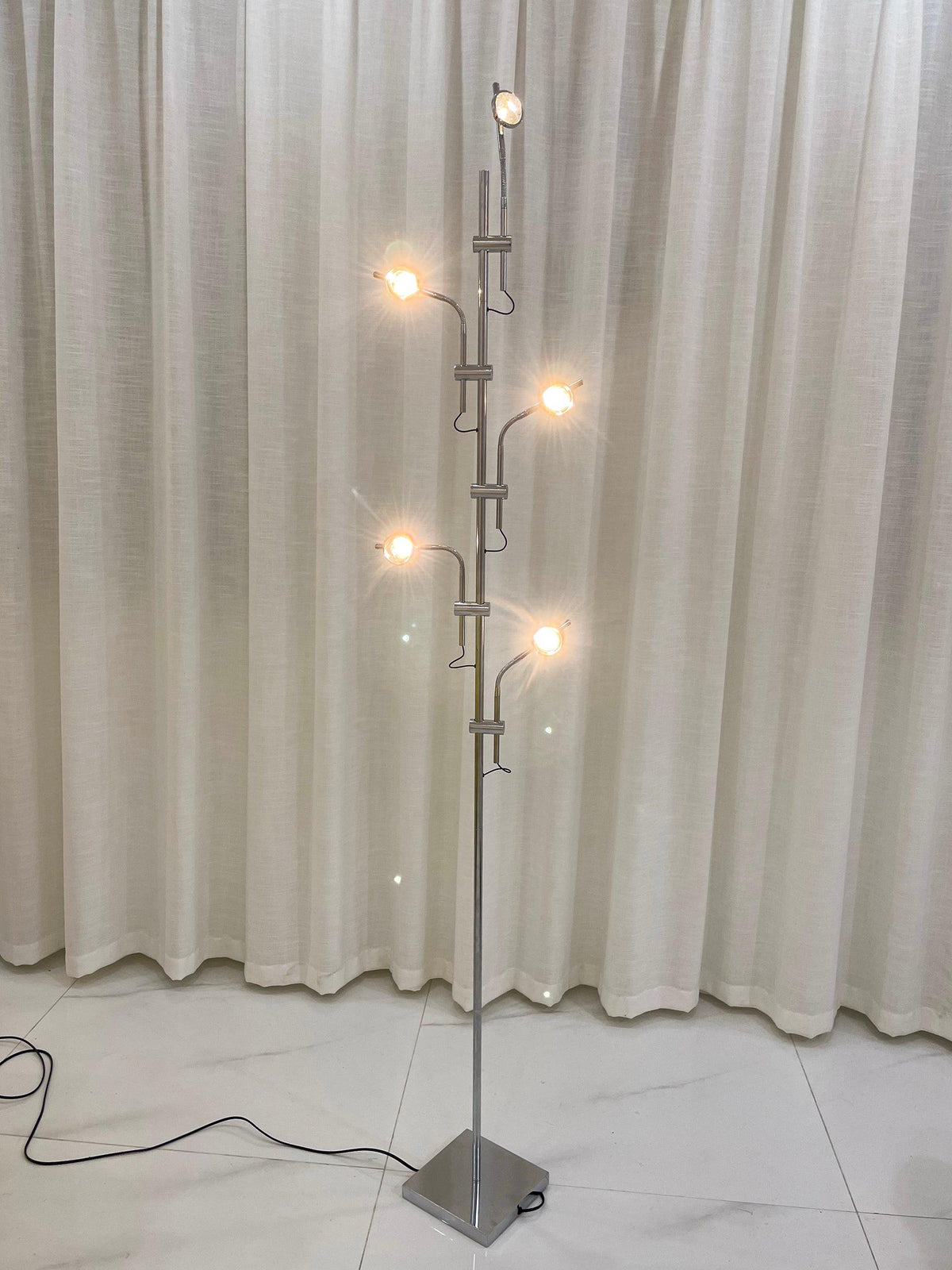 Receiv Stehleuchte Edelstahl minimalistisch klassisch für Wohnzimmer | Cielum