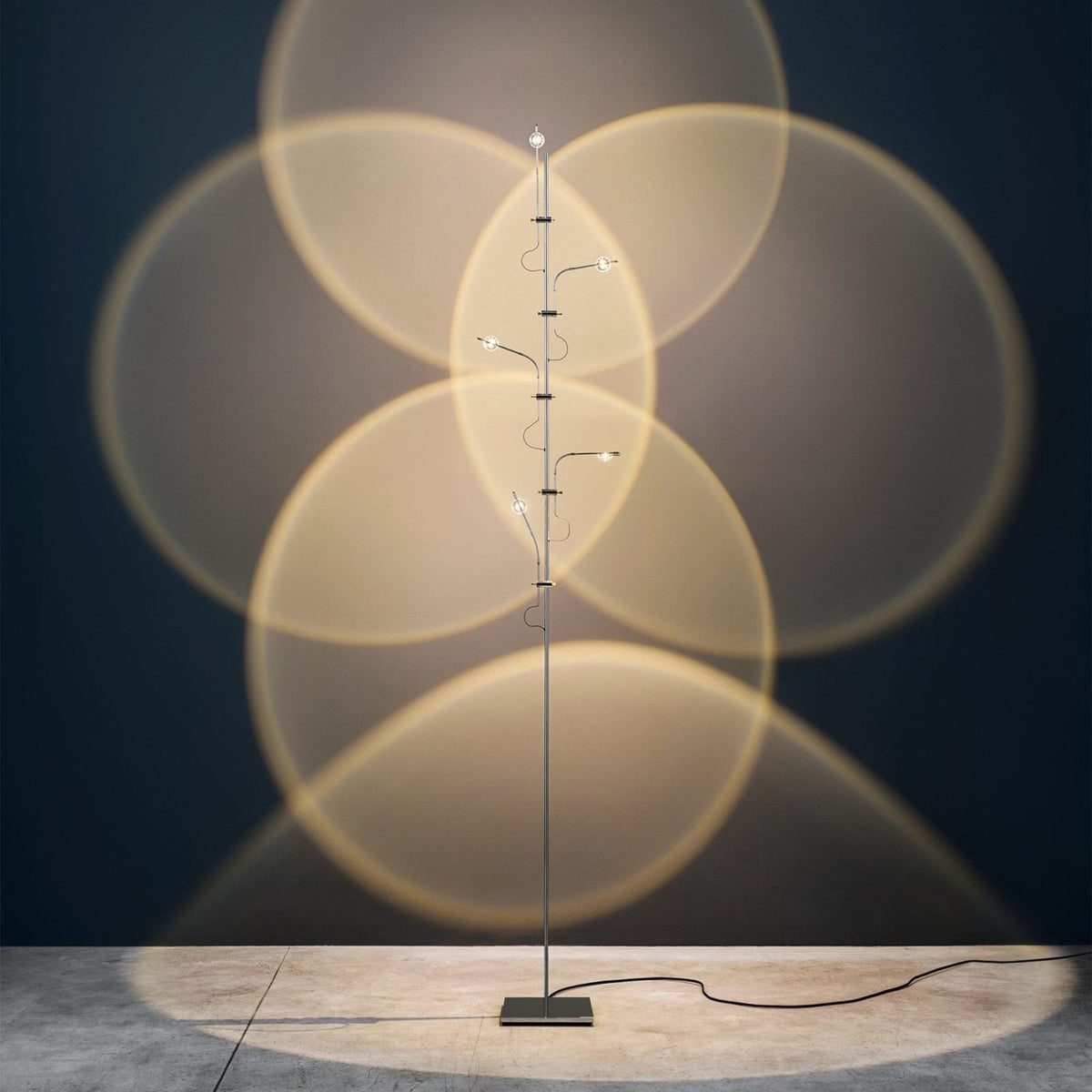 Receiv Stehleuchte Edelstahl minimalistisch klassisch für Wohnzimmer | Cielum