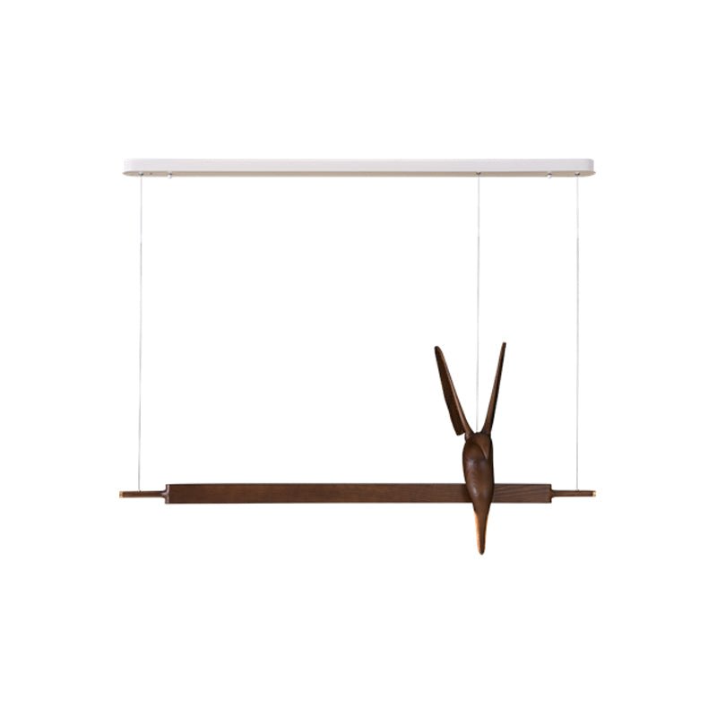 Varinisra Pendelleuchte aus Holz mit skulpturalem Design
