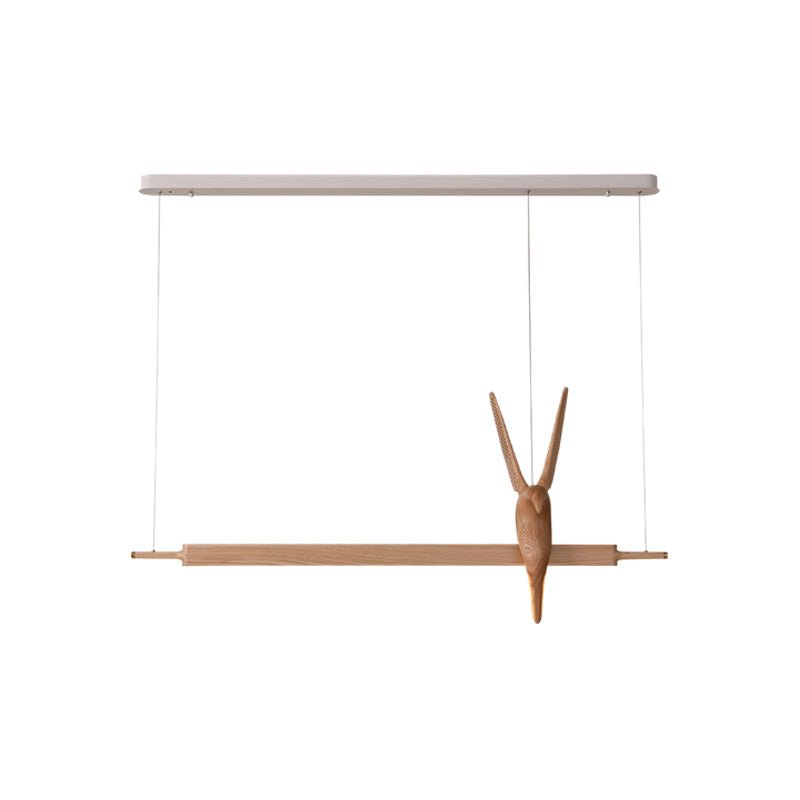 Varinisra Pendelleuchte aus Holz mit skulpturalem Design