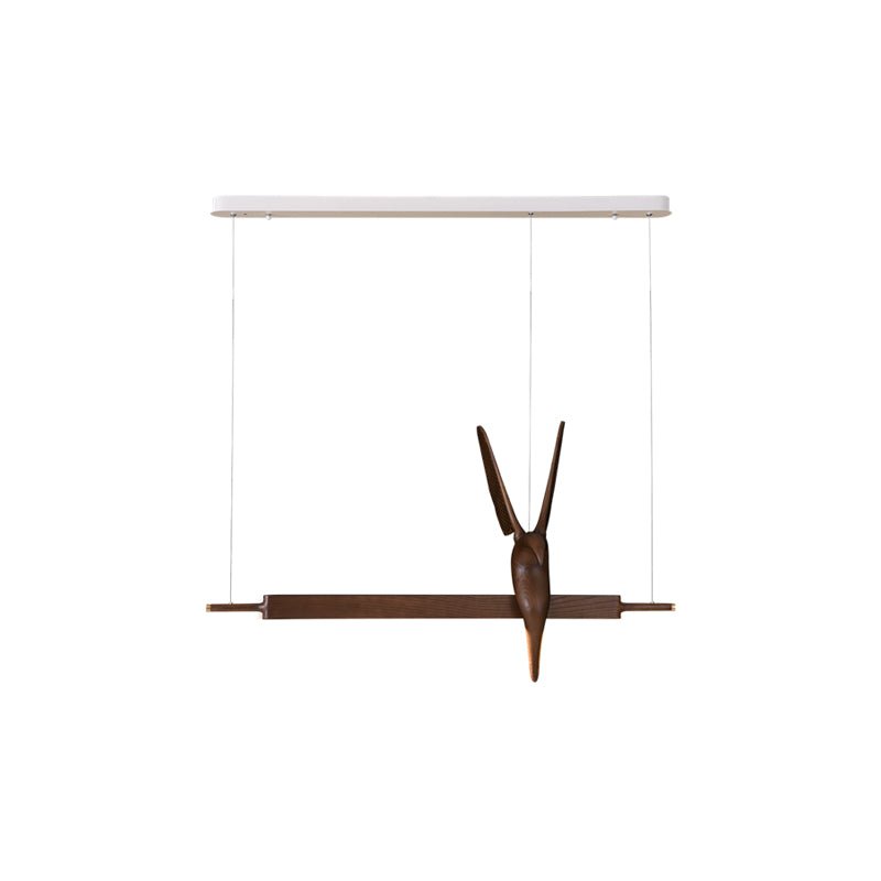 Varinisra Pendelleuchte aus Holz mit skulpturalem Design